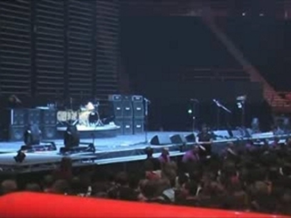 Red Hot Chili Peppers - Live in Paris