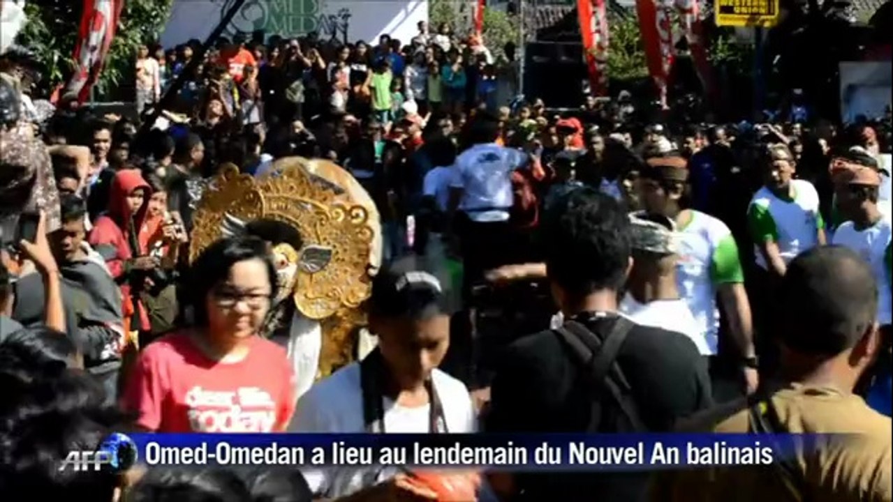 Indonésie: festival annuel de bisous à Bali