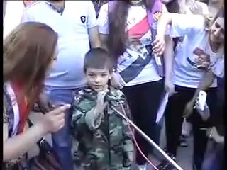 ابن سلاف فواخرجي يغني لبشار الاسد