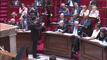 Devant l'Assemblée, Manuel Valls défend fermement Harlem Désir