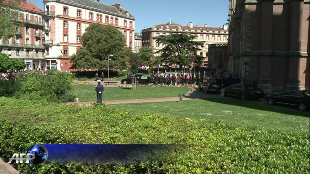 Décès de Dominique Baudis: les Toulousains émus aux larmes pour leurs adieux