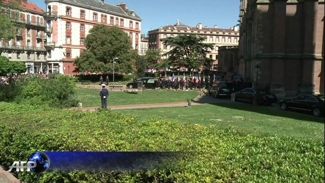 Décès de Dominique Baudis: les Toulousains émus aux larmes pour leurs adieux