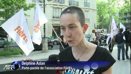 PMA: des féministes enterrent "le courage du gouvernement"