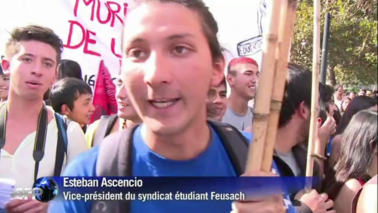 Chili: des dizaines de milliers d'étudiants dans la rue