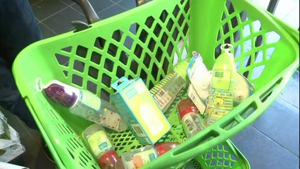 Dans un supermarché,  Ségolène Royal alerte sur les dangers du bisphénol