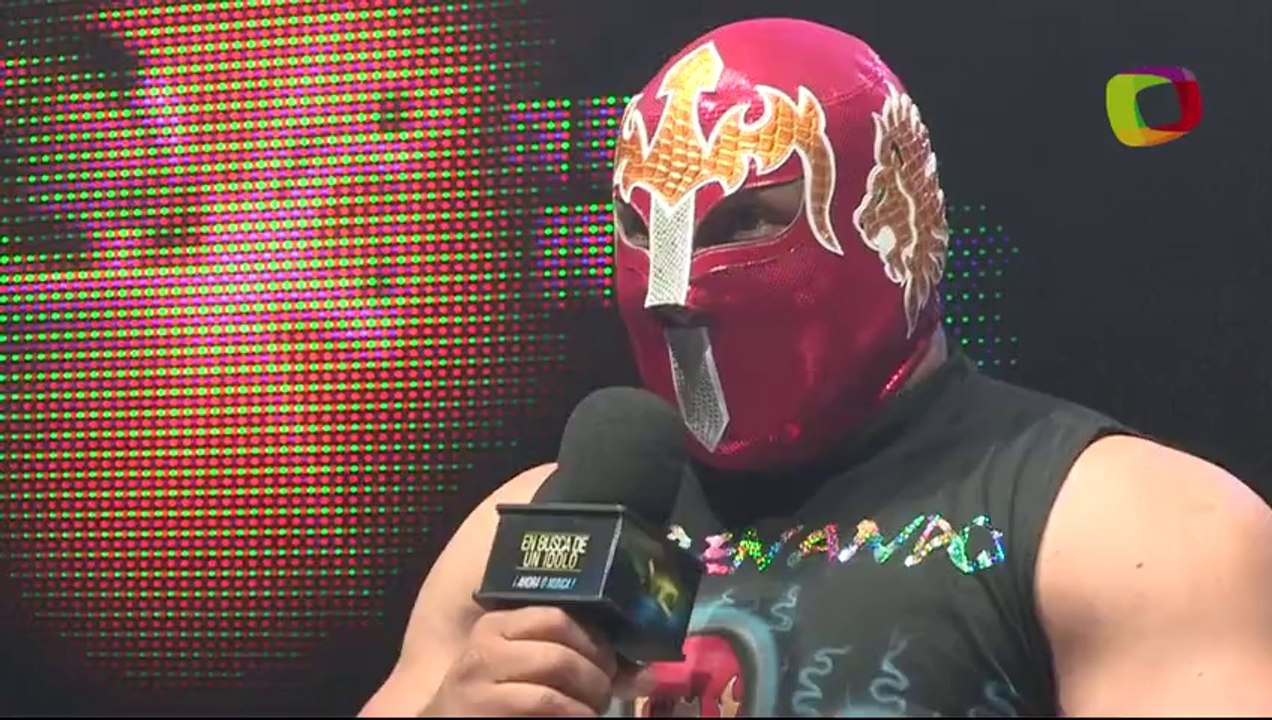 Dragon Lee vs Cachorro in a En Busca de un Idolo match