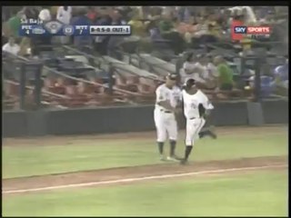 HomeRun de Edgar Quintero de Sultanes de Monterrey 06-05-2014