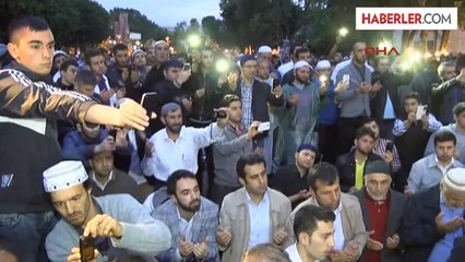 Ayasofya Önünde Binlerce Kişi Sabah Namazı Kıldı