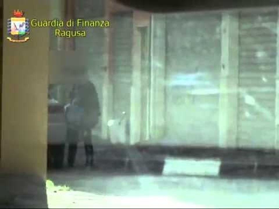 Pozzallo (RG) - La Finanza scopre una falsa cieca (30.05.14)