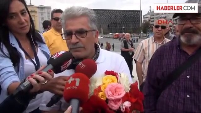 Gezi Parkı'na Çiçek Bırakmak İstedi, Polis İzin Vermedi