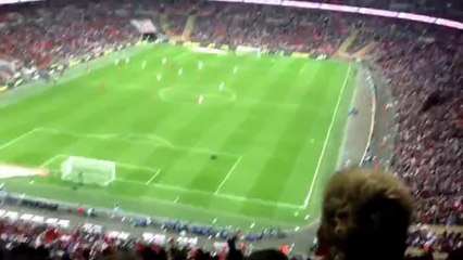 Tribünden Yolladığı Kağıt Uçak Futbolcuya İsabet Etti