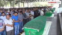 Gaziantep'te Öldürülen Kız Kardeşler Yan Yana Gömüldü