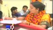 Smriti Irani urges DU to take back staff suspended for leaking her documents - Tv9 Gujarati