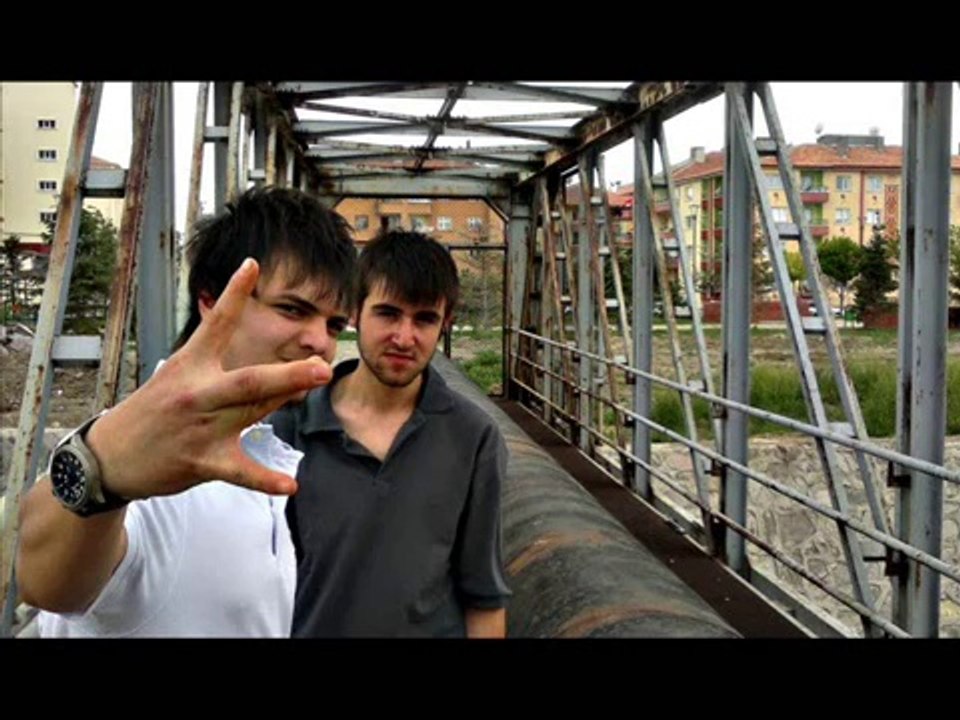 Ahmet Can Tüfekcioglu Ft. Sinan Emin Canımız Yanıyor Gardaş