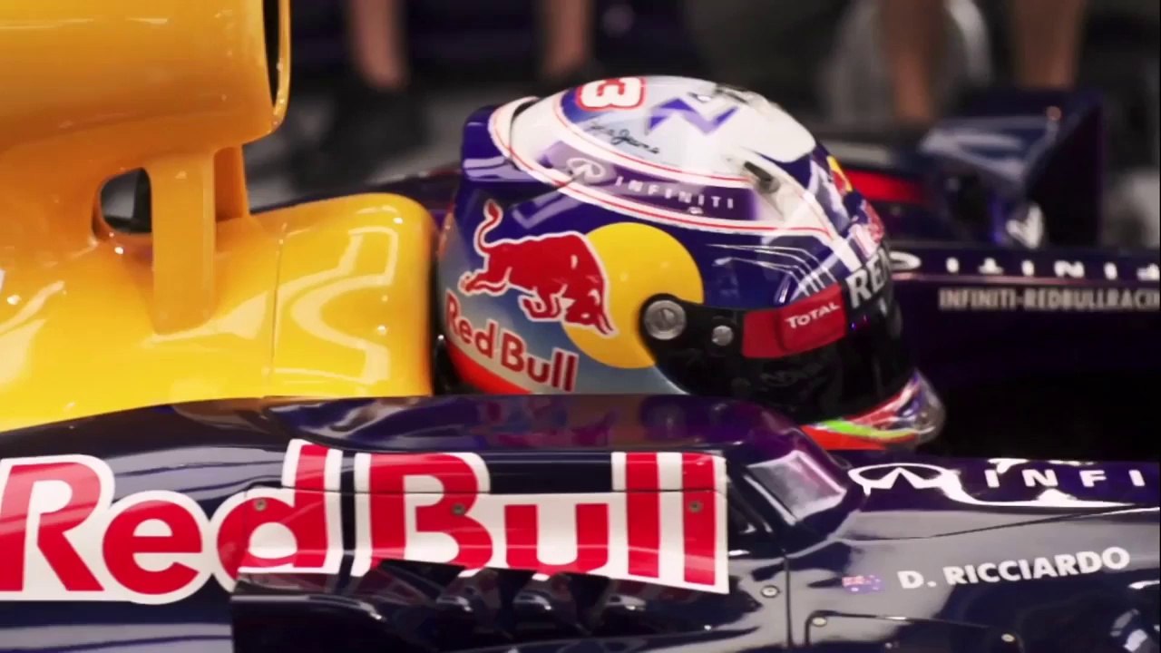 Il crée des maquettes de F1 et se fait engager par RedBull