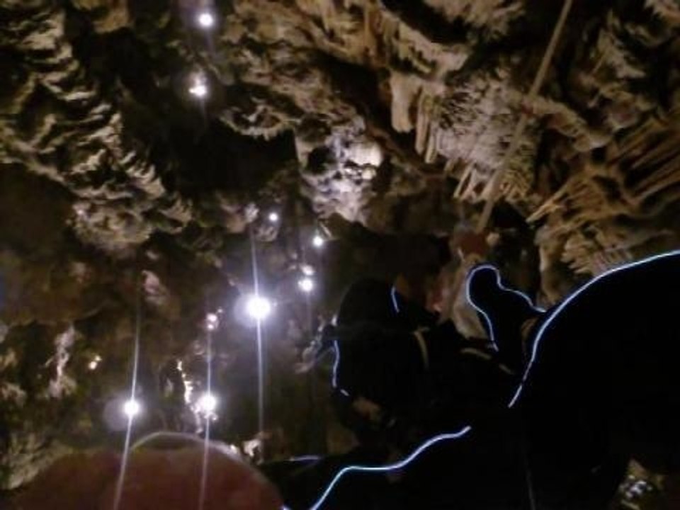 Tourisme: des funambules investissent la grotte des Demoiselles - 13/04