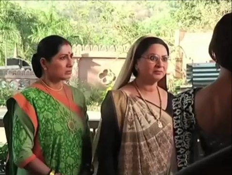 Saraswatichandra : Gumaan takes revenge - IANS India Videos
