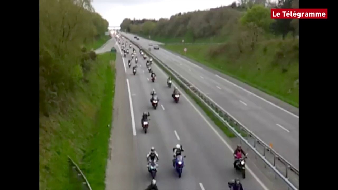 Motards en colère. Ils sont plusieurs centaines sur la route de Quimper