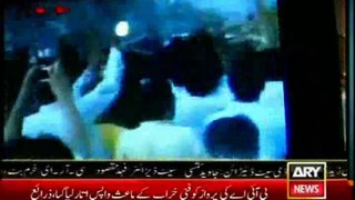 Exclusive footage of public angry on Khawaja Asif(PML-n) statement against Pak Army