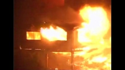 Fire engulfs parts of Chile's Valparaiso, two dead