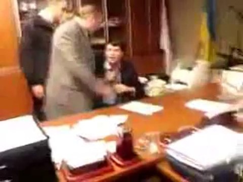 Срочно!!! Жесткое видео. Бандеровская свобода слова. Избиение СМИ