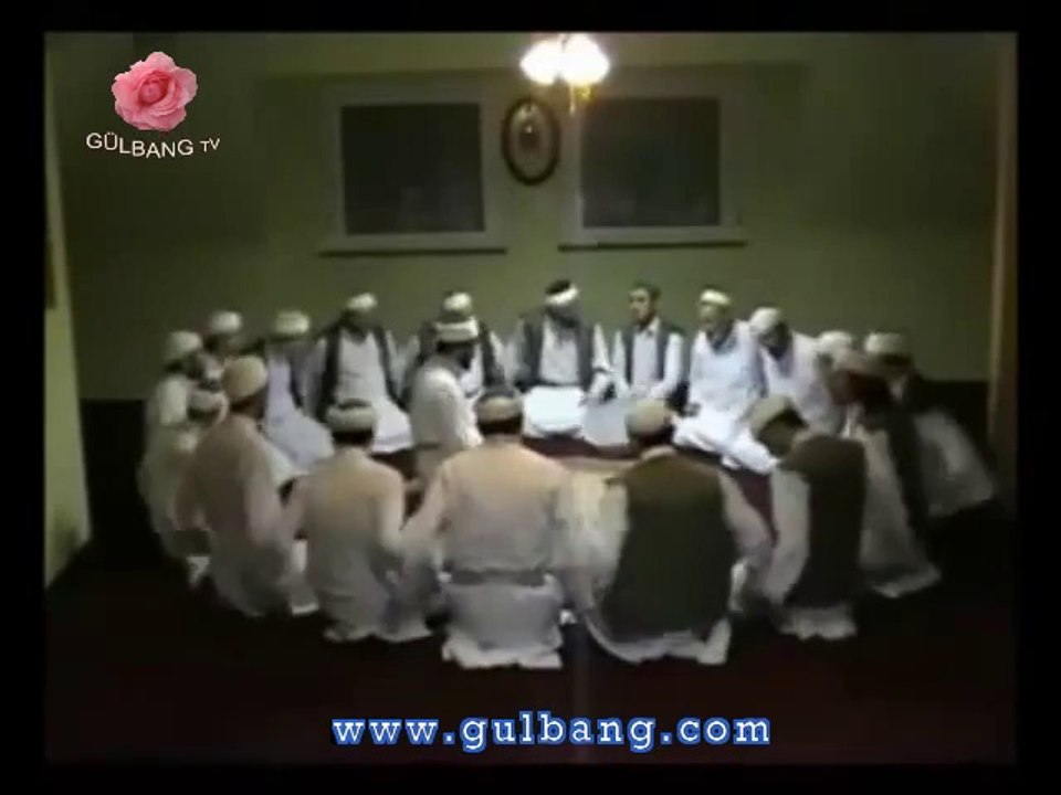 Halkayı zikri kurmuş aşıklar (Kadiri Dergahı Bielefeld)