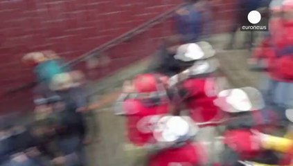 Un vídeo muestra una paliza de prorrusos a partidarios de Kiev en Járkiv