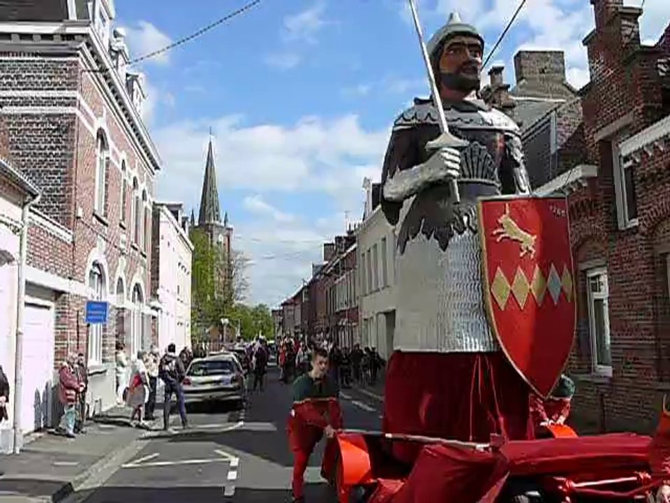 Hazebrouck: le géant Roland d'Hazebrouck au cortège historique de la mi-carême