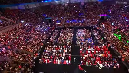 2014.04.13 Top Chinese Music Awards: Taking group selca with MC