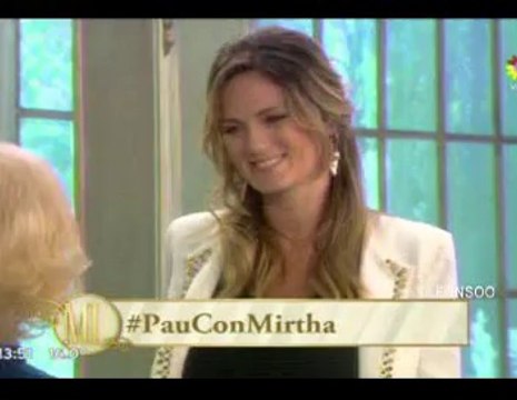 Paula en Almorzando con Mirtha Legrand 1 (presentación de invitados) - 13 de Abril