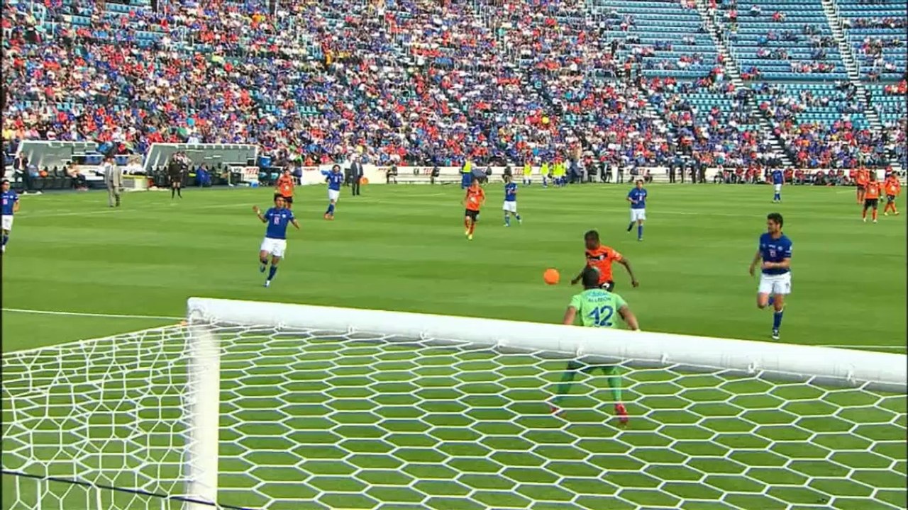 Chumpitaz scores a long range wonder strike