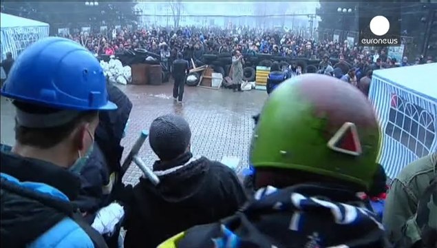 Pro-Russia protesters take over city halls as unrest spreads in eastern Ukraine