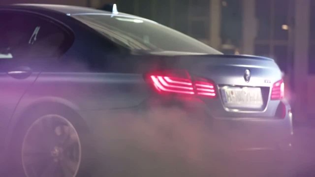 Des images rock n'roll pour les 30 ans de la BMW M5