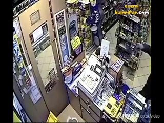 İskoçya'da Bıçaklı Hırsızı Sandalyeyle Savuşturan Türk