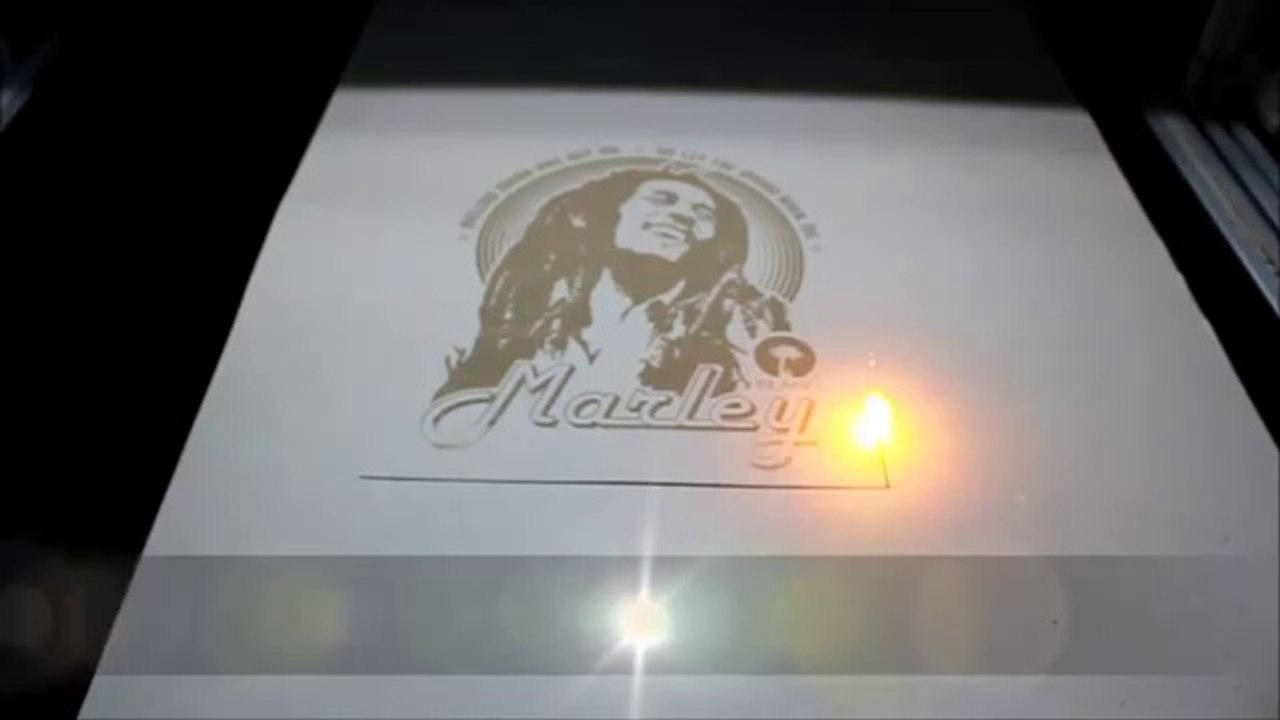 CreaSpeed G7 lazer karton kazıma ve kesim işlemi.