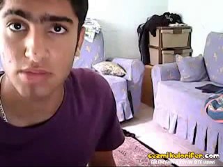 Tipiyle Dalga Geçenlere Sanal Kung-Fu Yapan Zalım