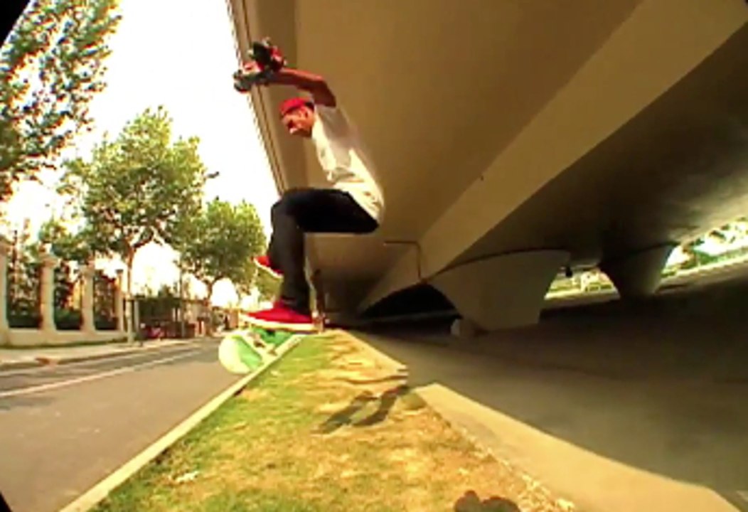 Amazing full part of something sinister by Lucas Puig & Stephen Khou - Skateboarding