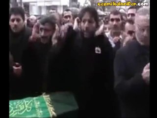 Nihat Doğan'dan Cenaze Namazı Şovu - Elektrik Versiyon