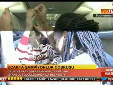 Galatasaray Kadın basket takımının uçaktaki şampiyonluk kutlamaları