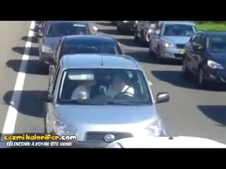 Trafiği Fırsata Çeviren Çift (+18)