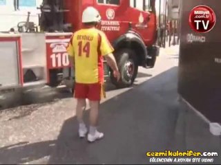 Halı Saha Maçından Çıkıp Yangın Söndürmeye Gelen İtfaiyeci