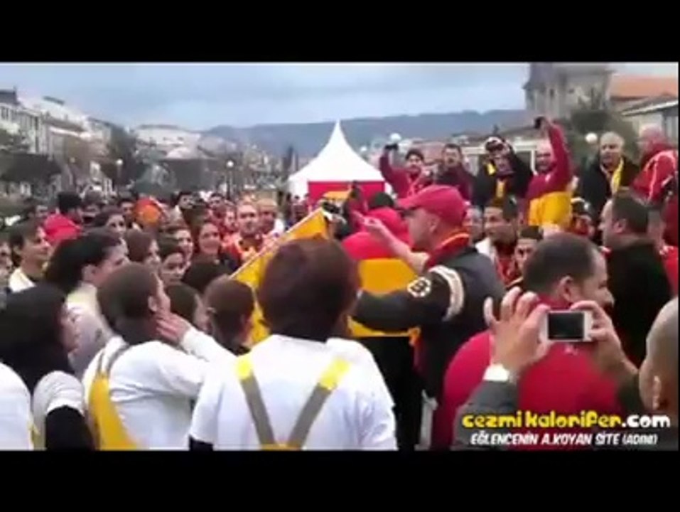 Braga Taraftarına Galatasaray Marşı Söyletmek