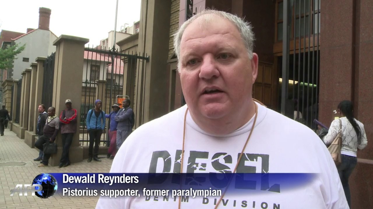 Pistorius supporters gather outside S. African court