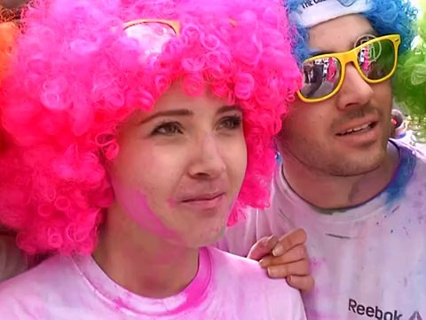 Как по Парижу бегали разноцветные люди