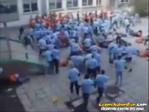 15 Kişiye Saldırdım - Okul Kavgası