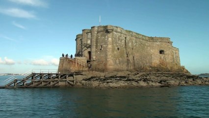 Château du Taureau. Embarquement immédiat !