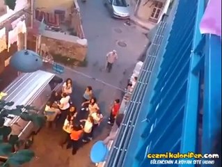 Kız Kavgasını Suyla Ayırmak