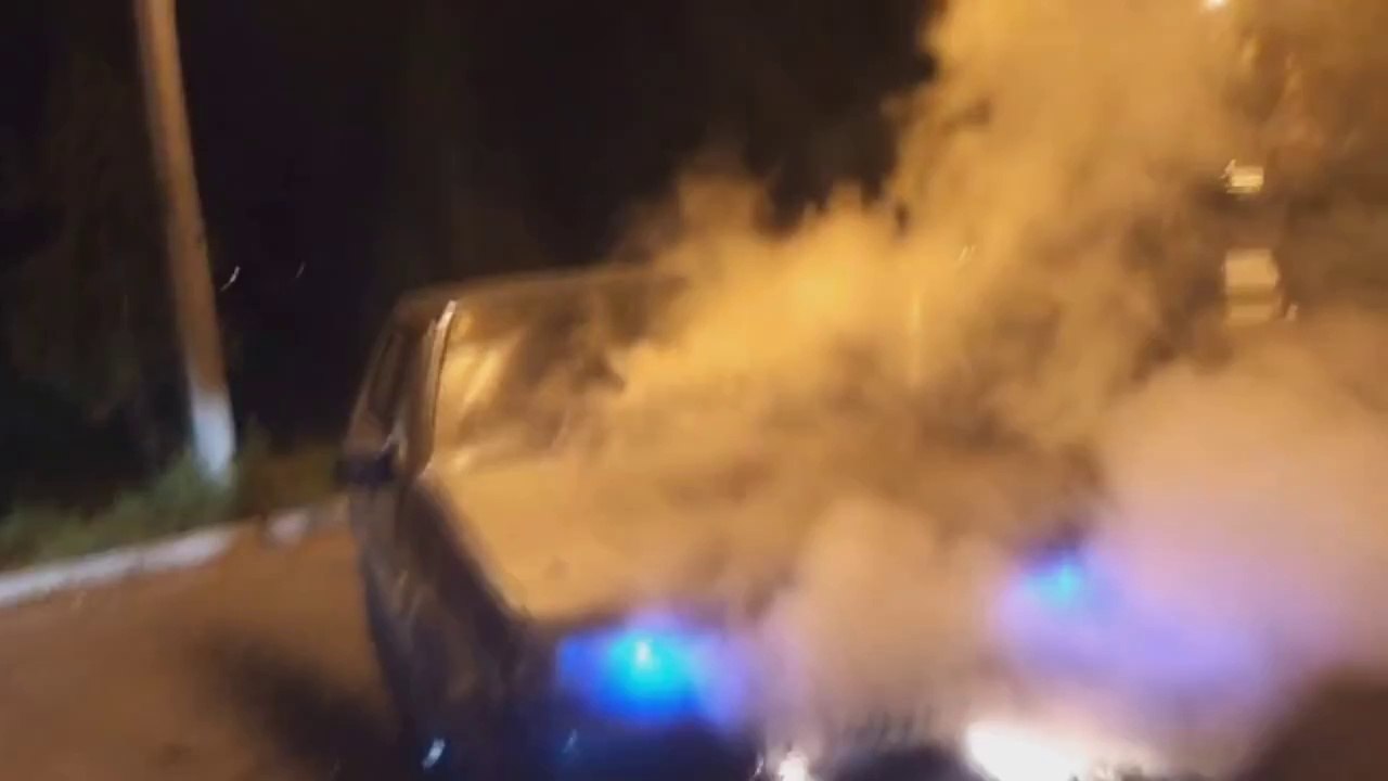 Les fous furieux du volants, t'as de beaux yeux bleus, tu sais.