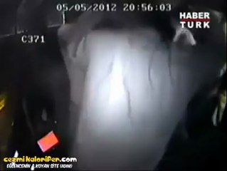 Otobüs Şoförüne Uçan Tekme Atmak