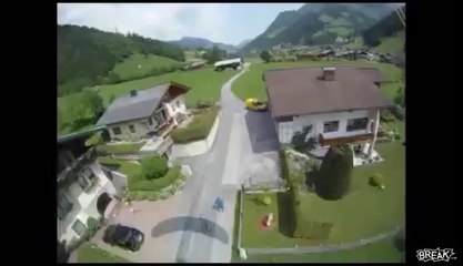 Epic Crash ! Amazing video Vulture rams paraglider mid-air, both survive